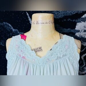 LAST CHANCE 🌈 VTG 1980s Shadowline Blue Lace Trim Nightgown